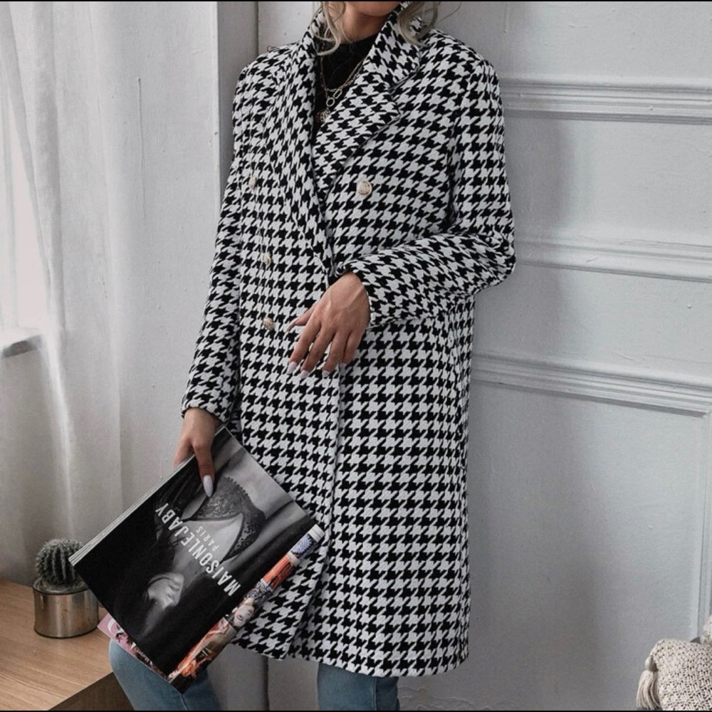 Lapel Collar Double Breast Houndstooth Coat.
